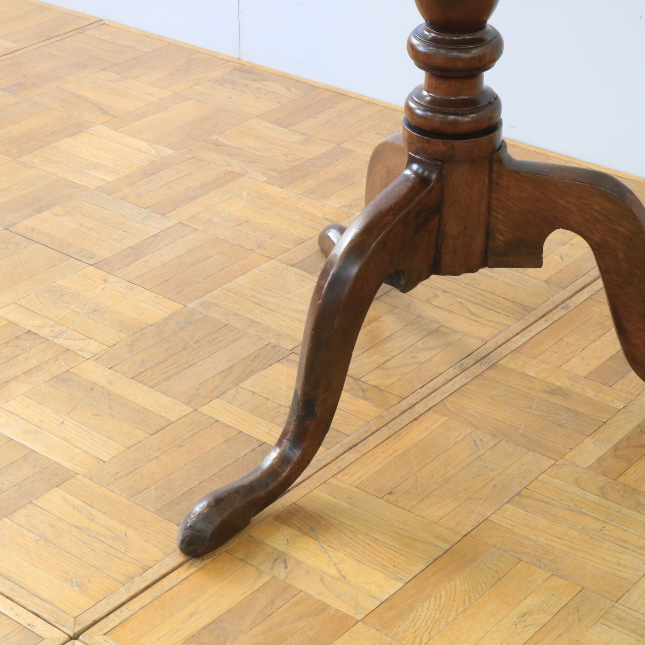 ティルトトップテーブル