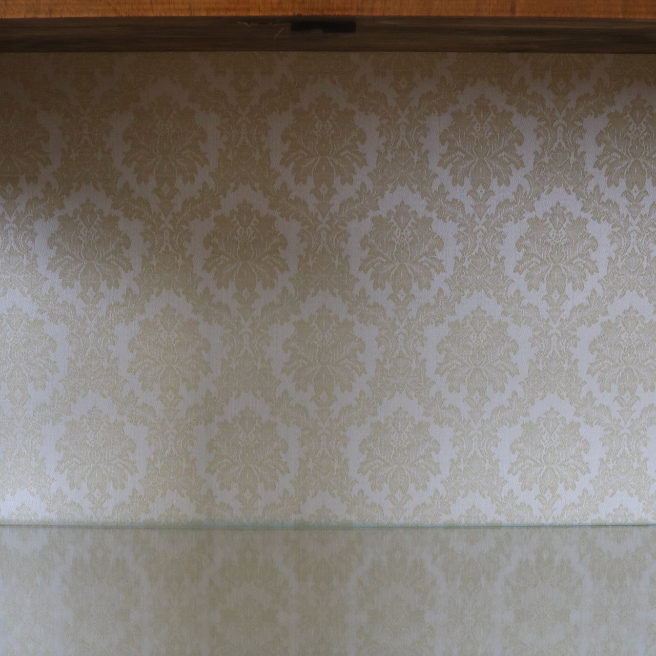 グラスキャビネット