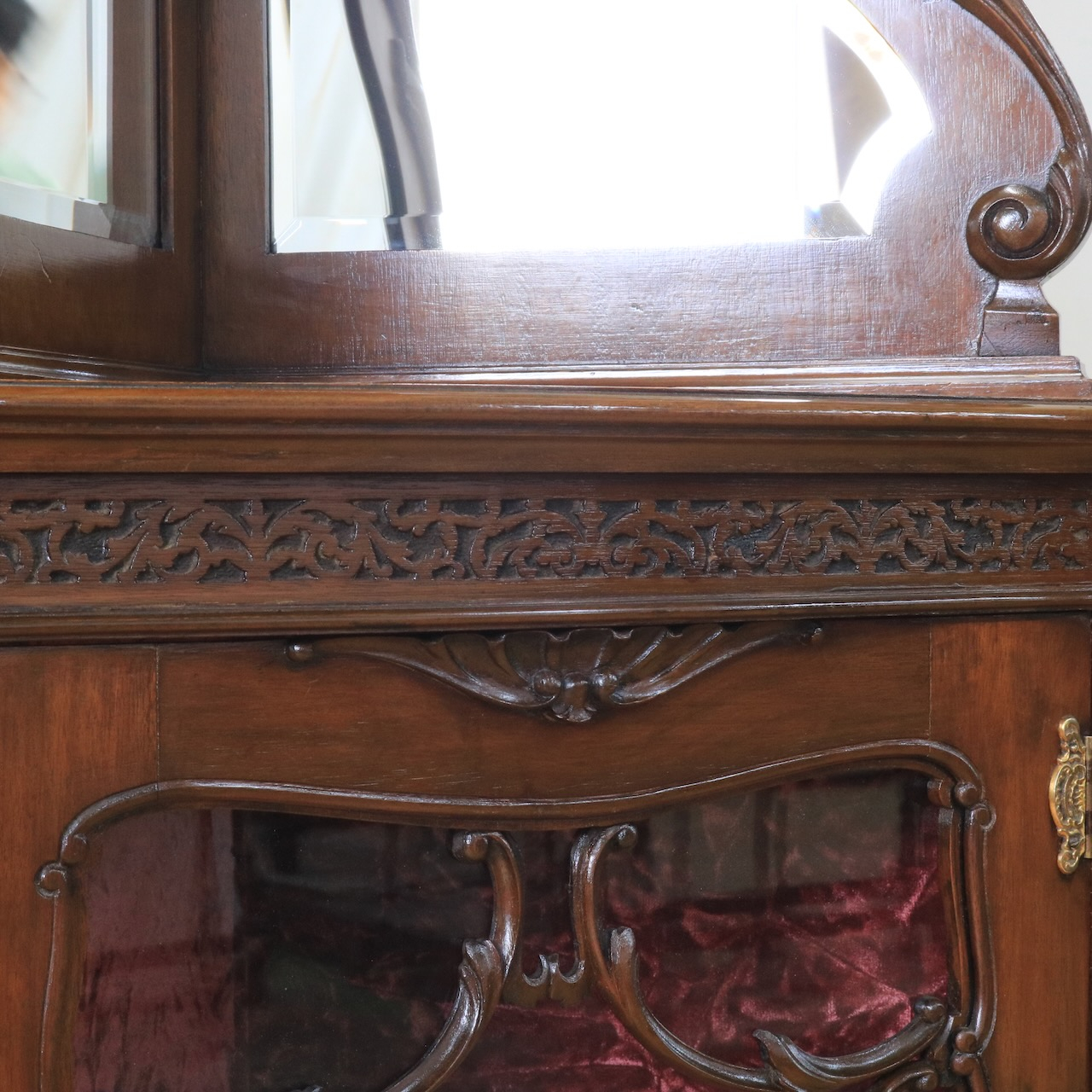 コーナーキャビネット