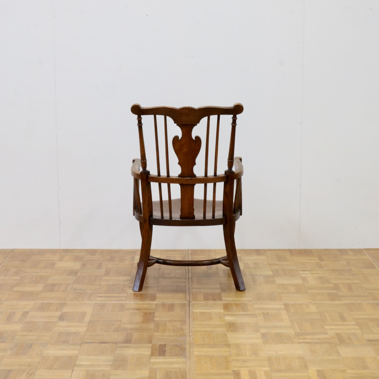 アームチェアー