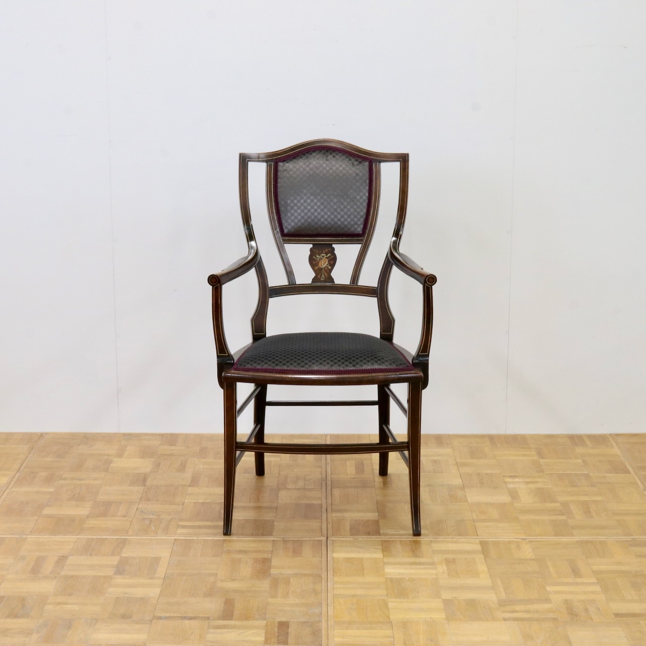 アームチェアー