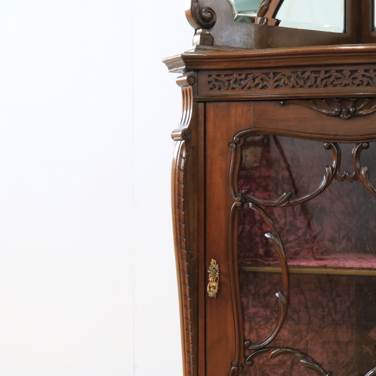 コーナーキャビネット