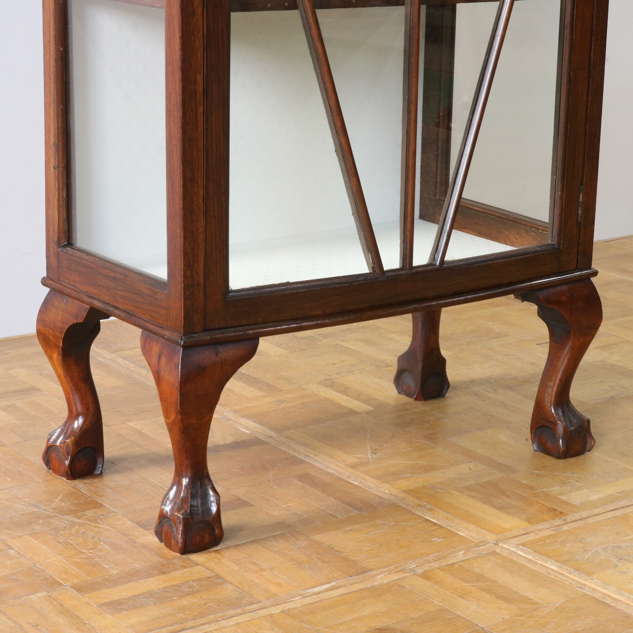 グラスキャビネット