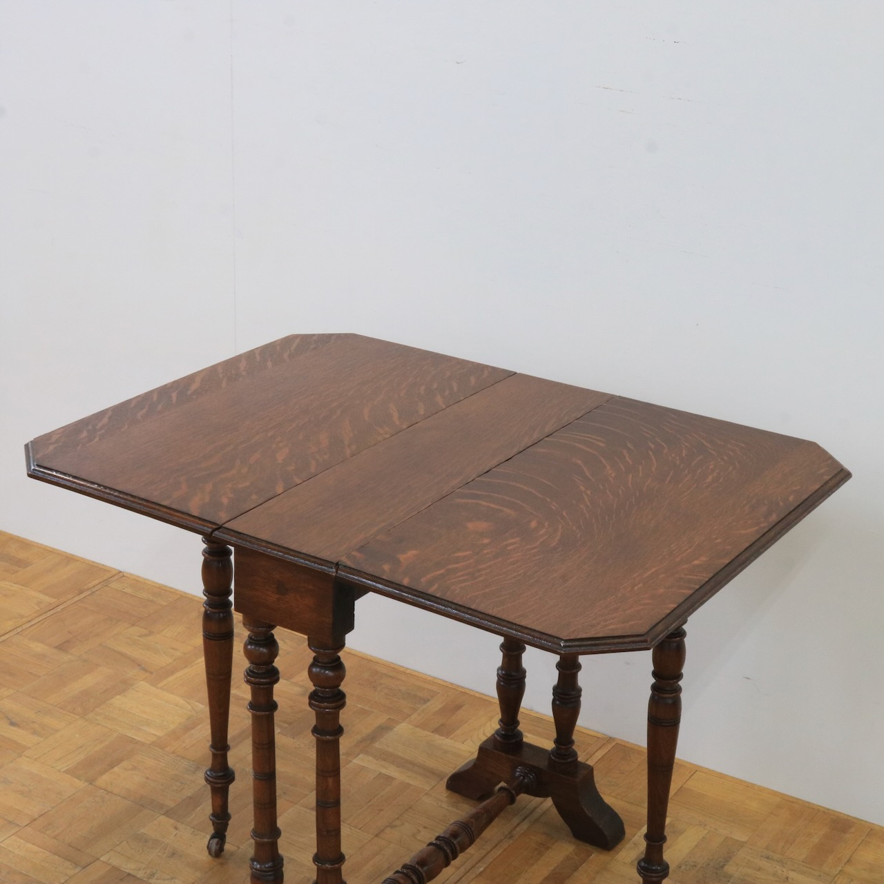 サザーランドテーブル