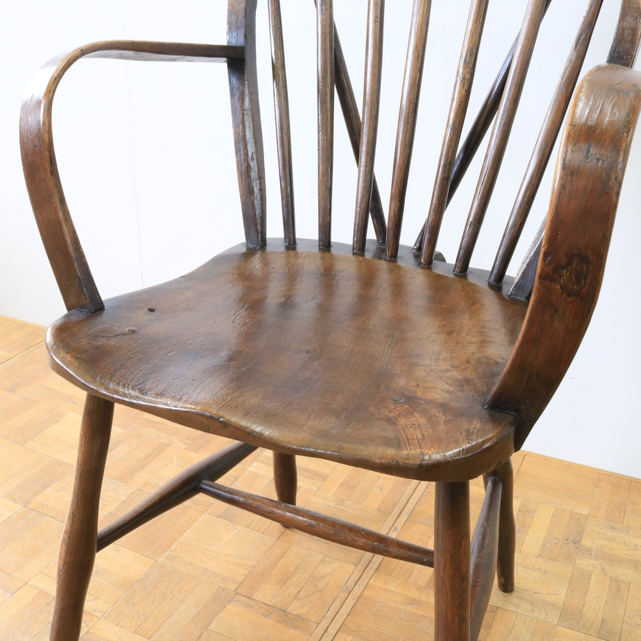 アームチェアー