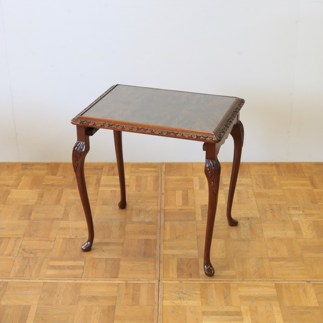 ネストテーブル