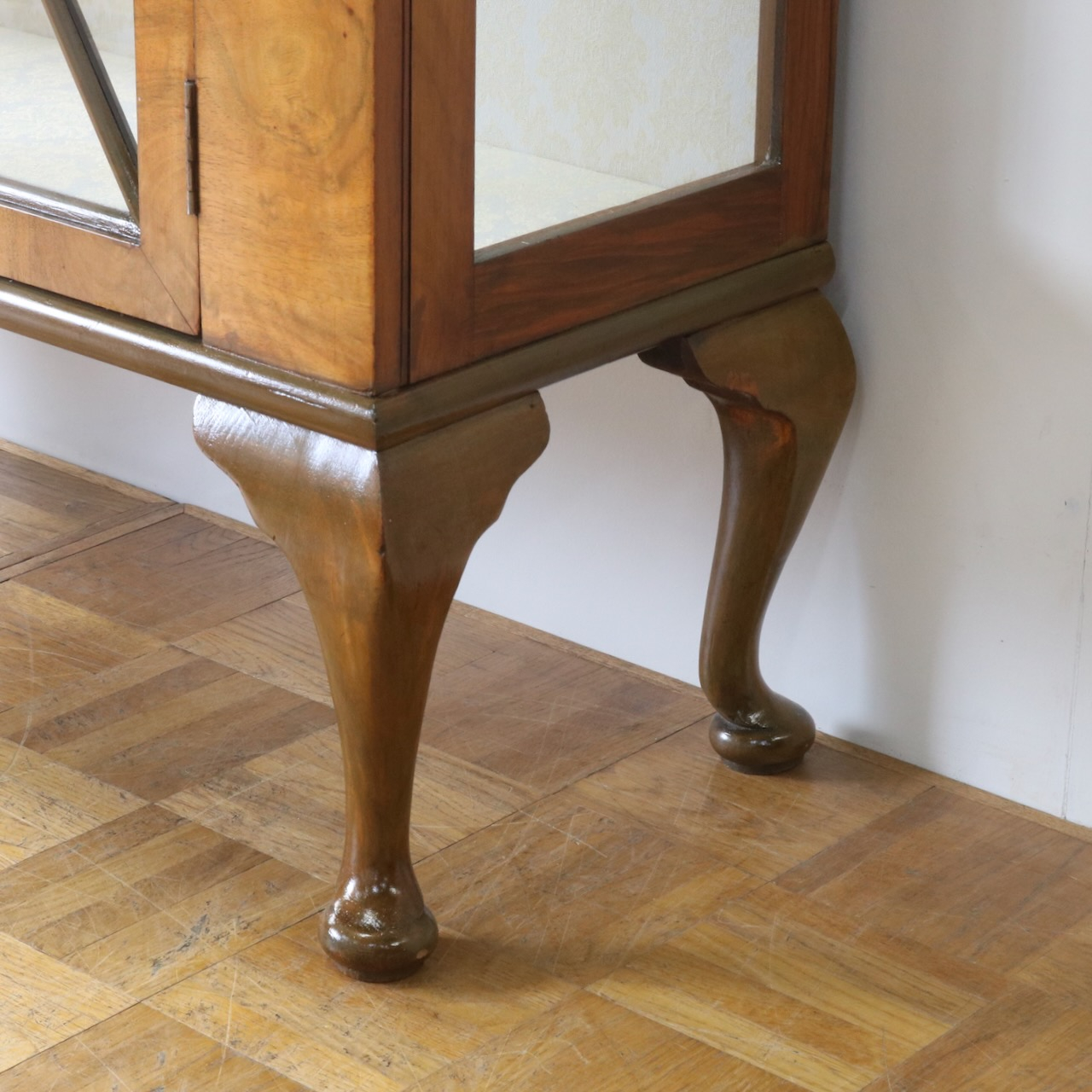 グラスキャビネット