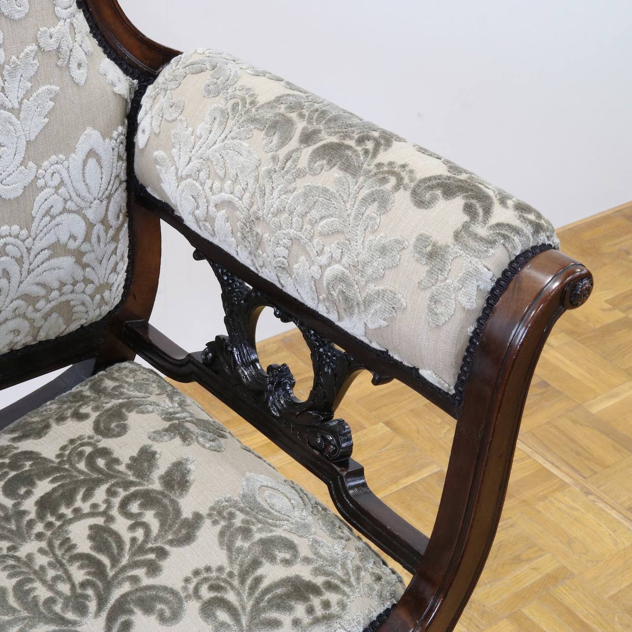 アームチェアー