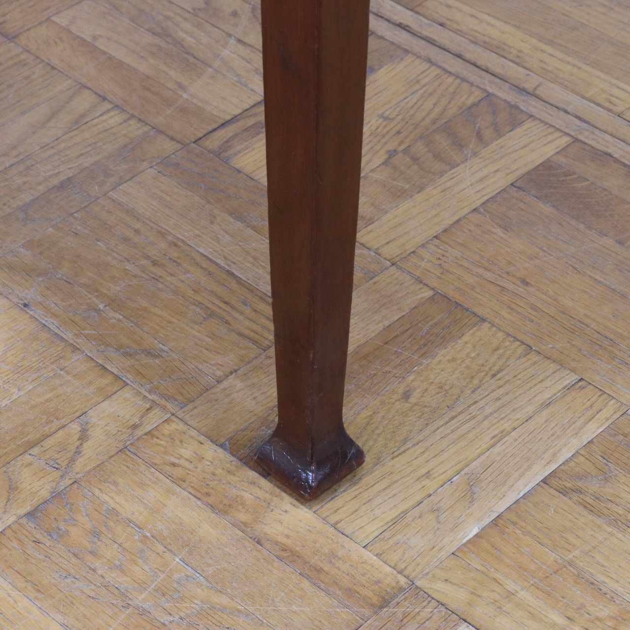 アームチェアー