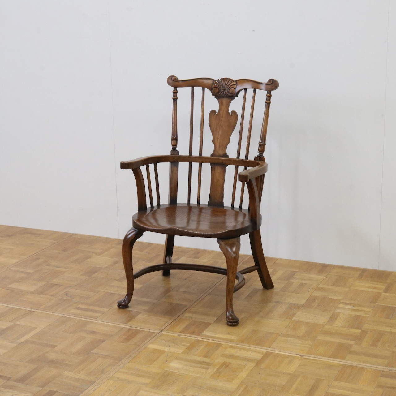 アームチェアー