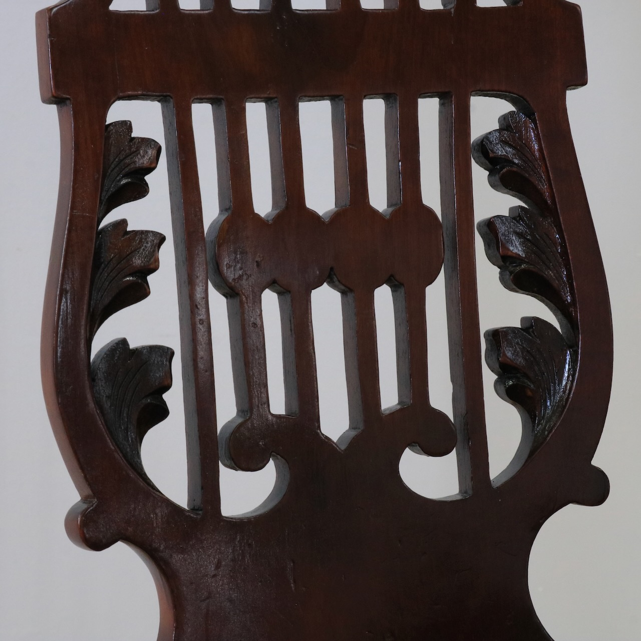 アームチェアー