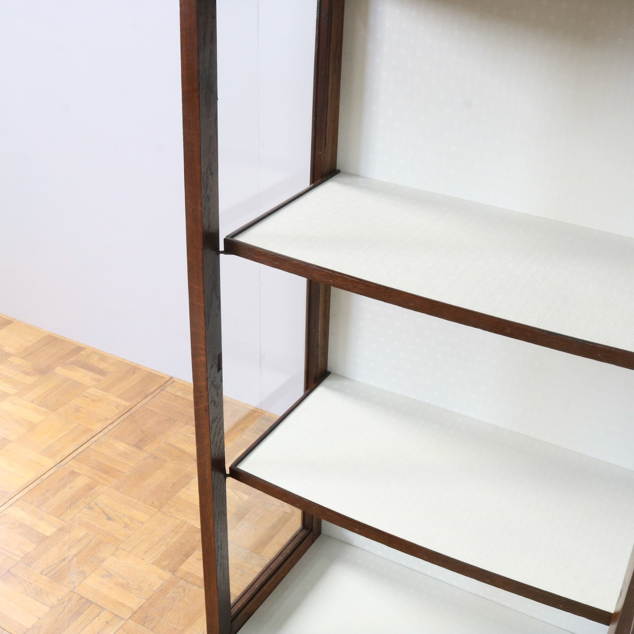 グラスキャビネット