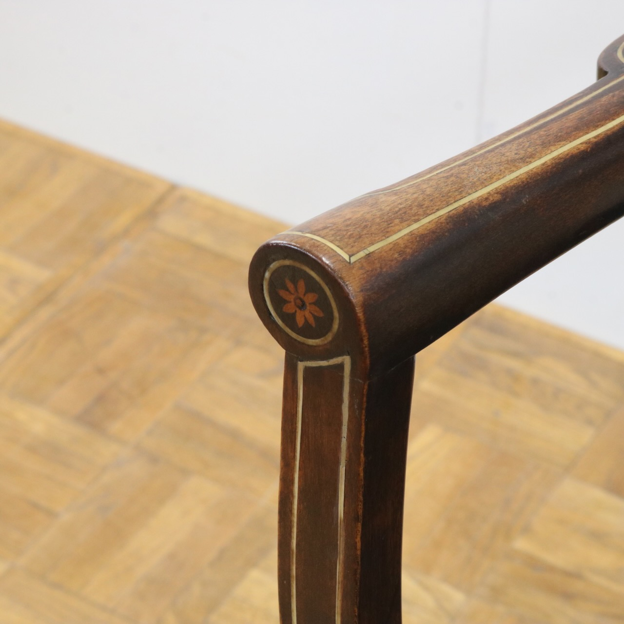 アームチェアー