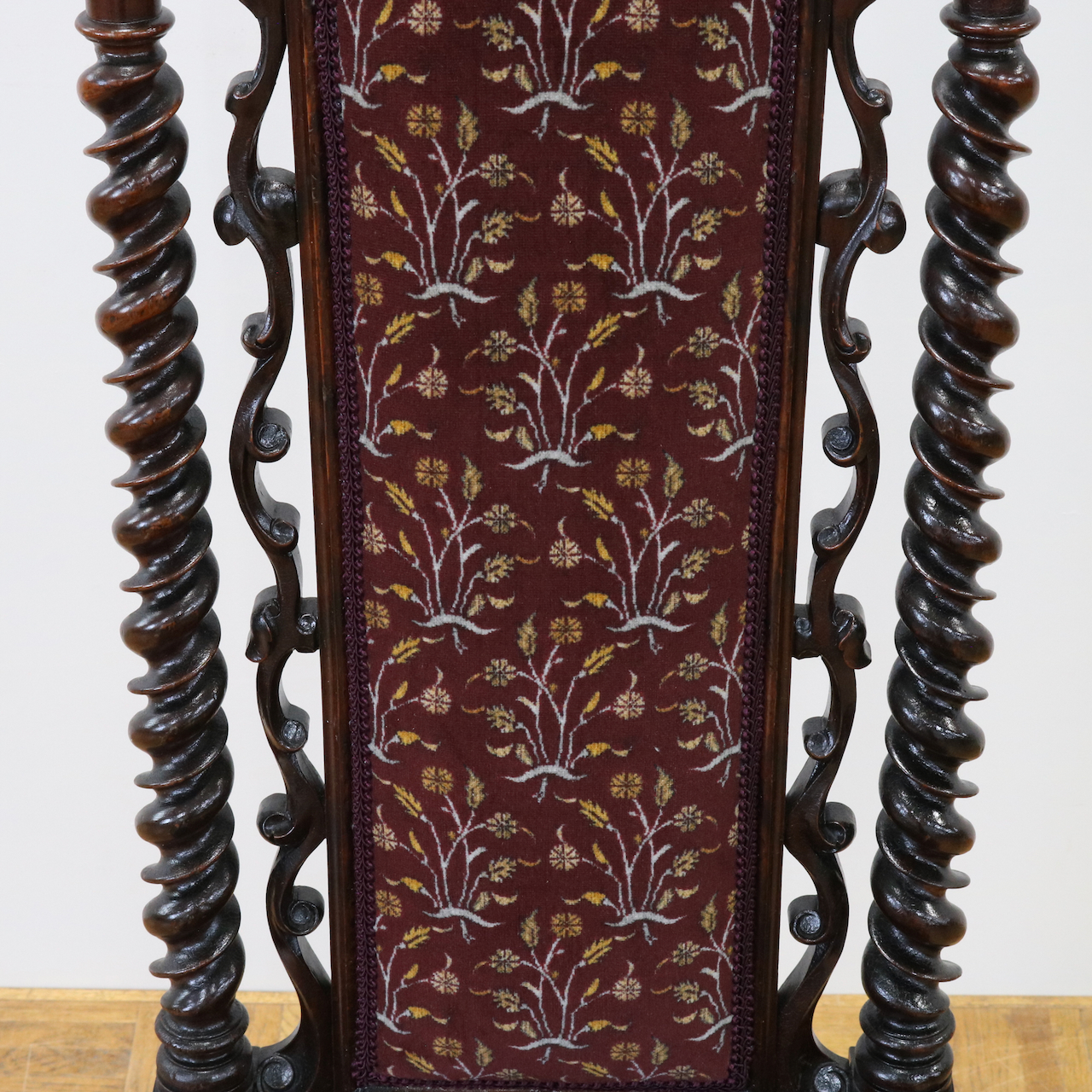 ナーシングチェアー