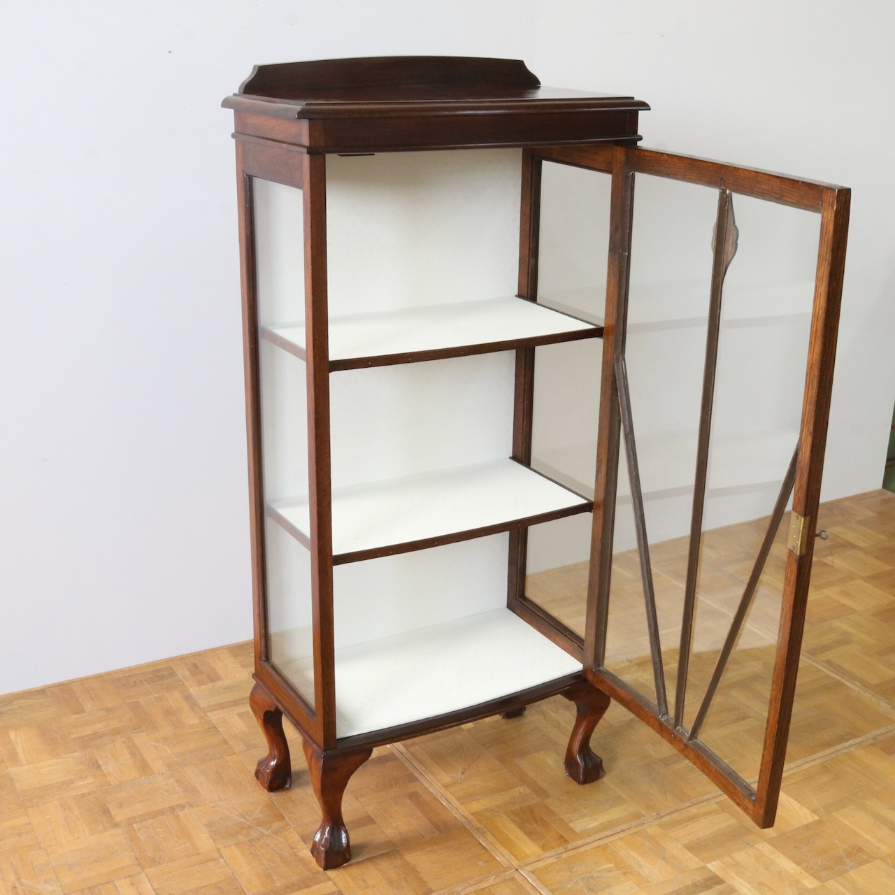 グラスキャビネット