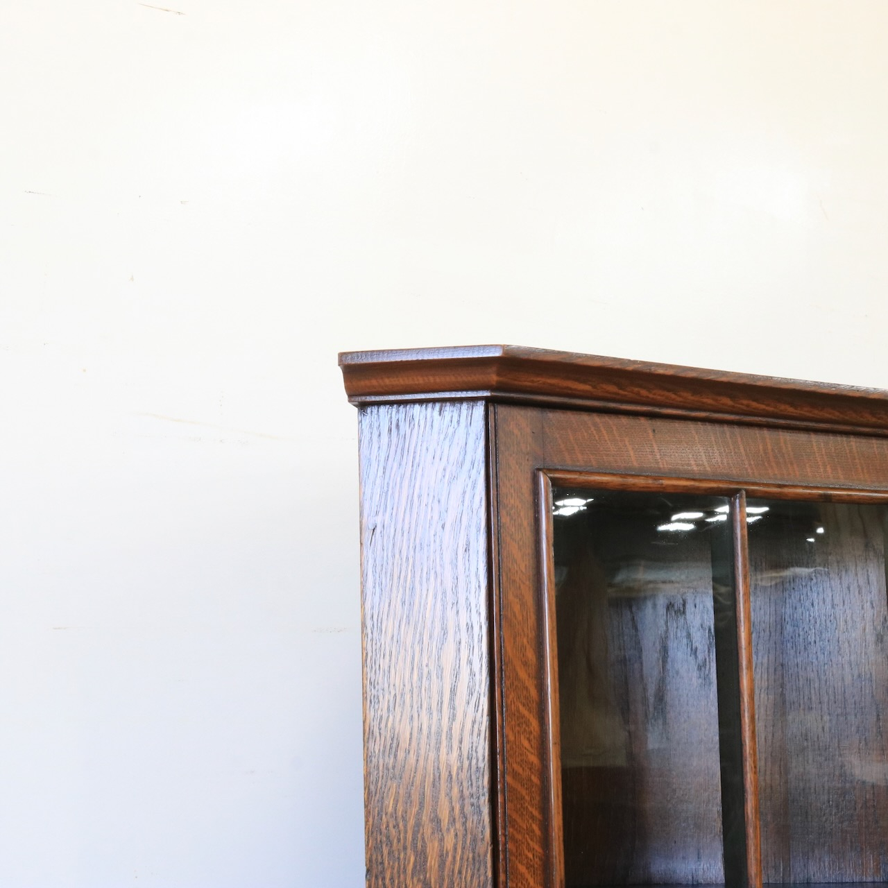 コーナーキャビネット