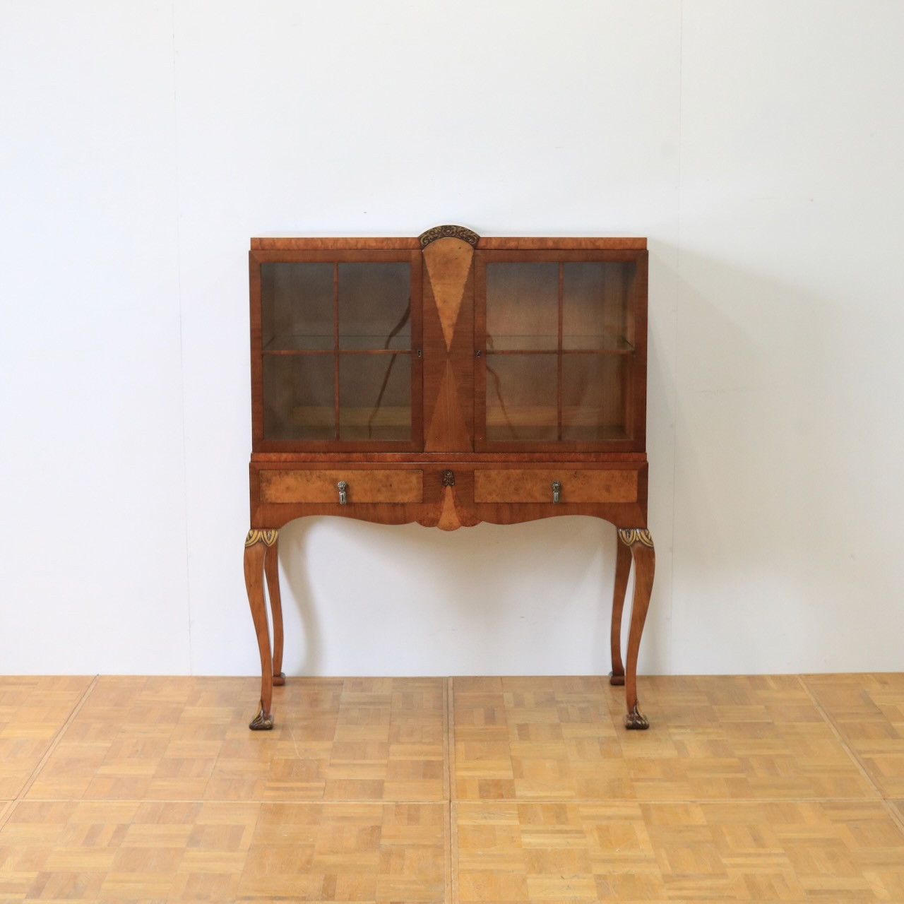 グラスキャビネット