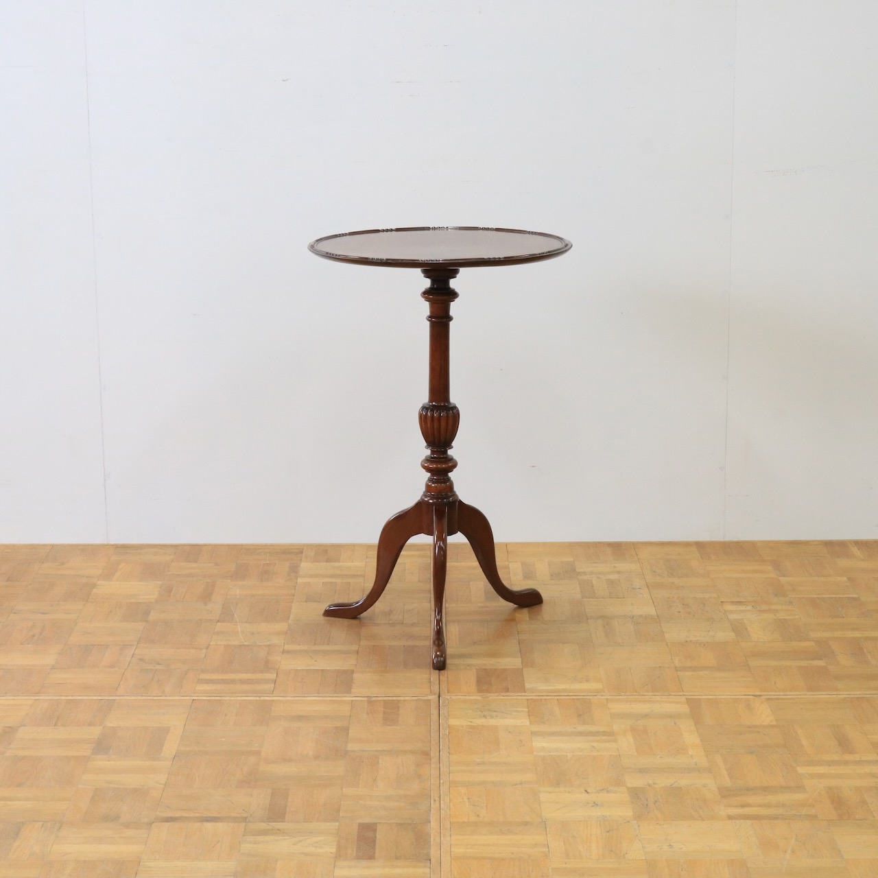 サイドテーブル