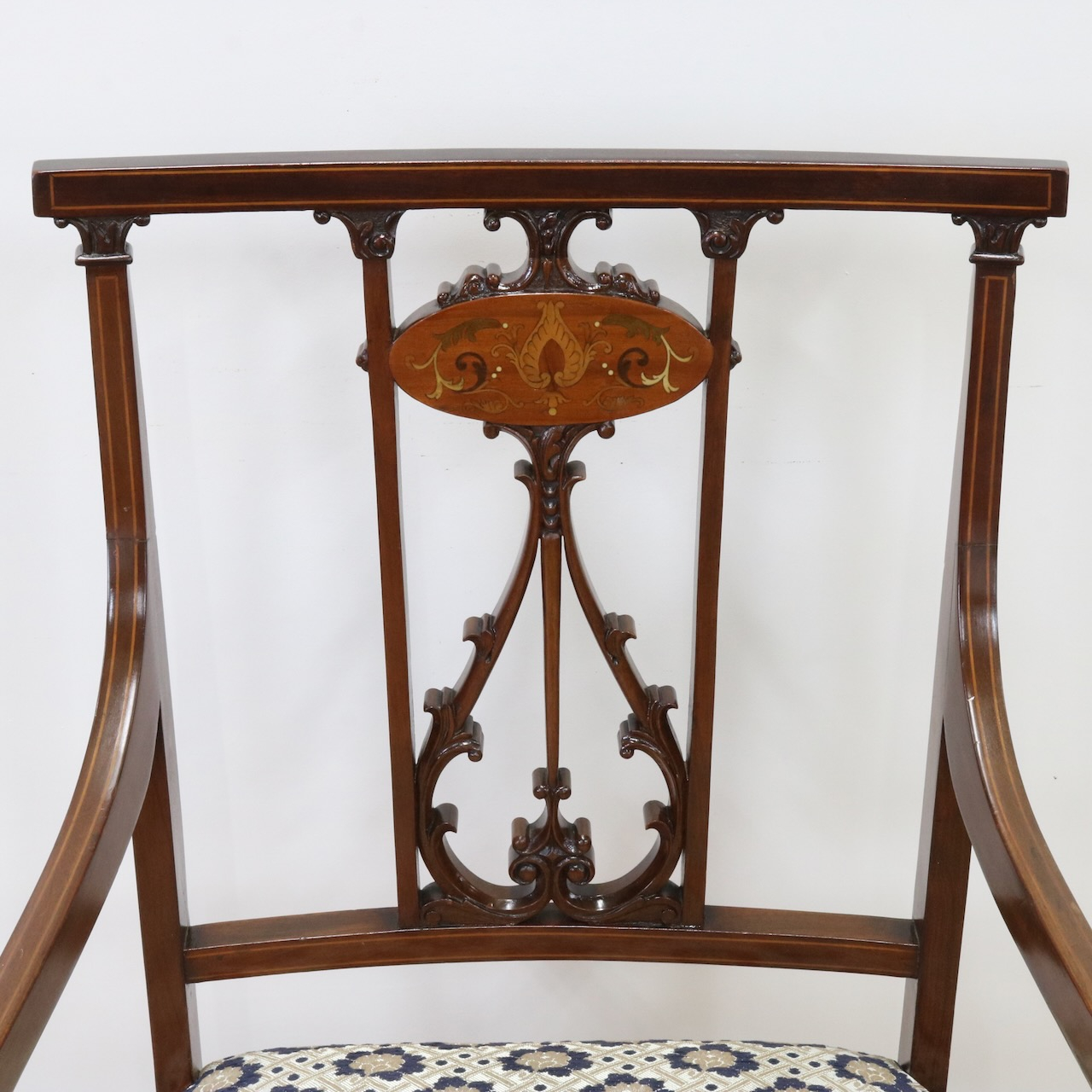 アームチェアー