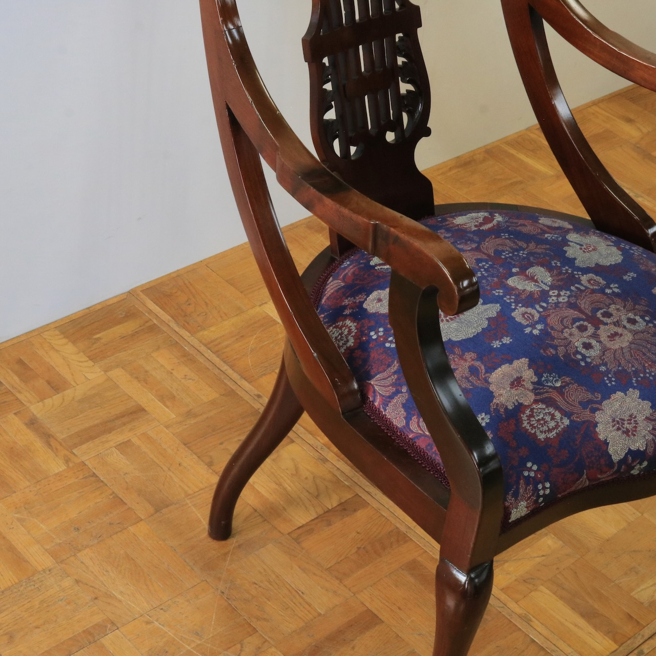 アームチェアー