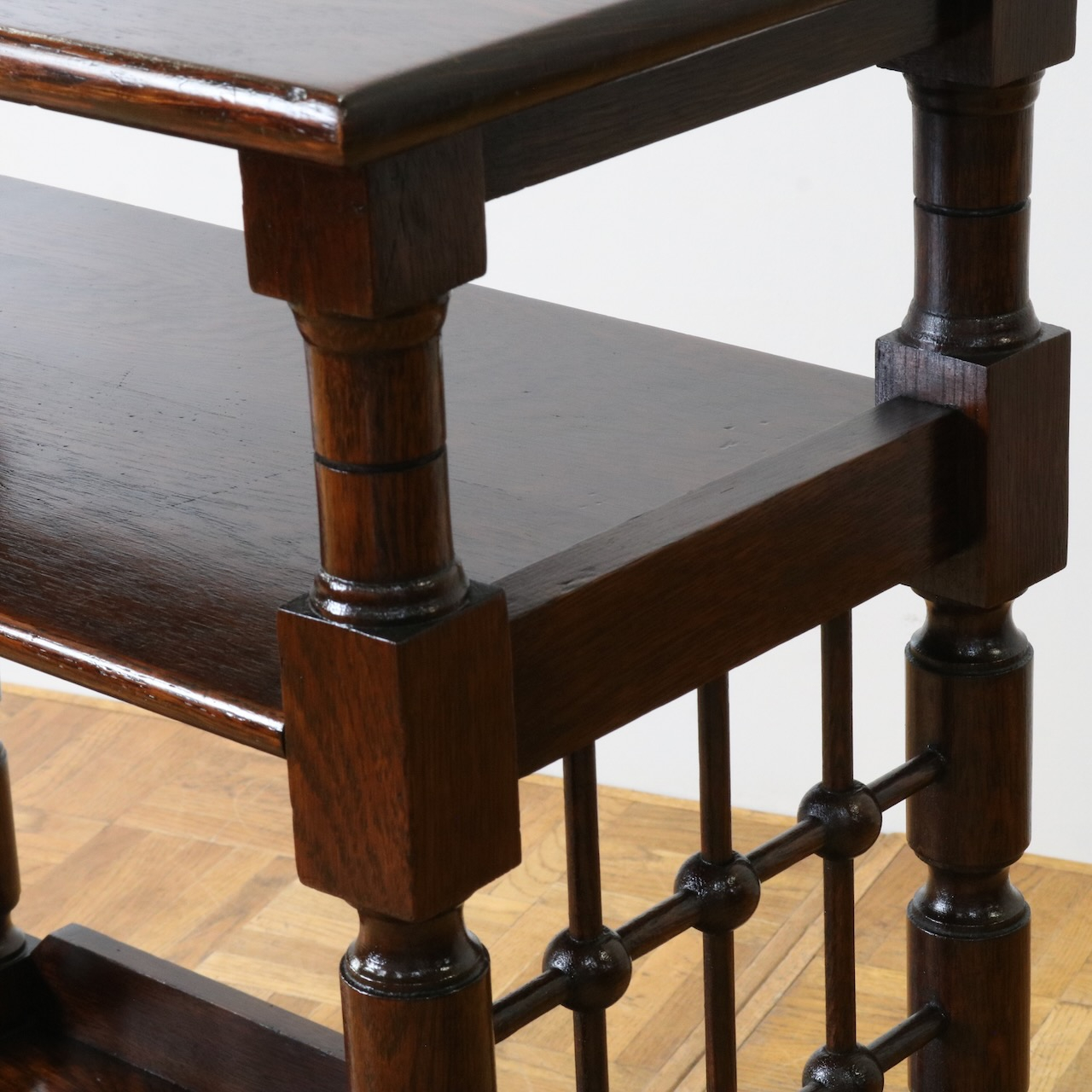 サイドテーブル