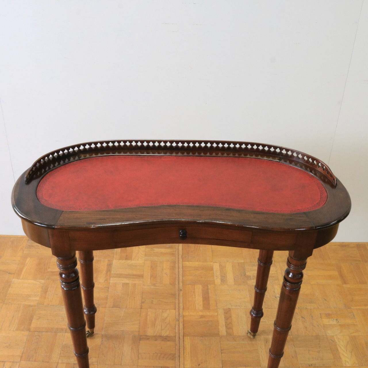 ライティングテーブル