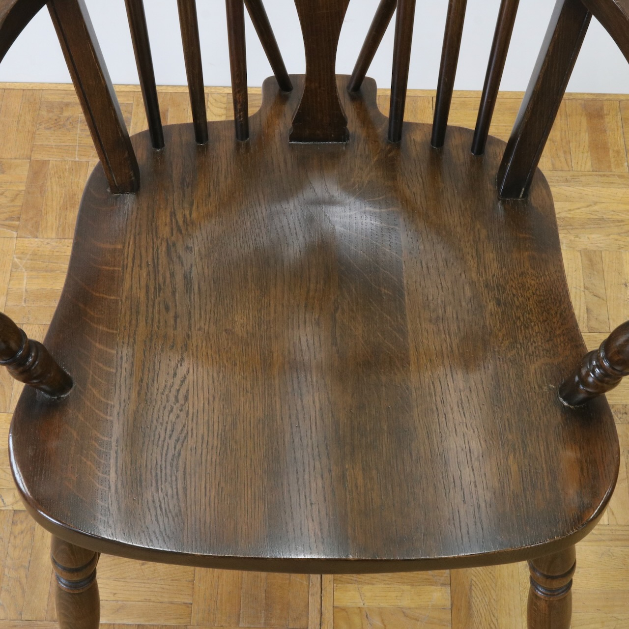 アームチェアー