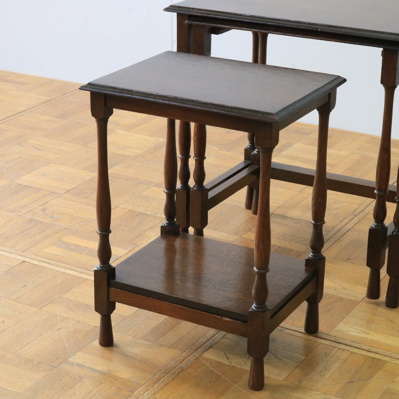 ネストテーブル