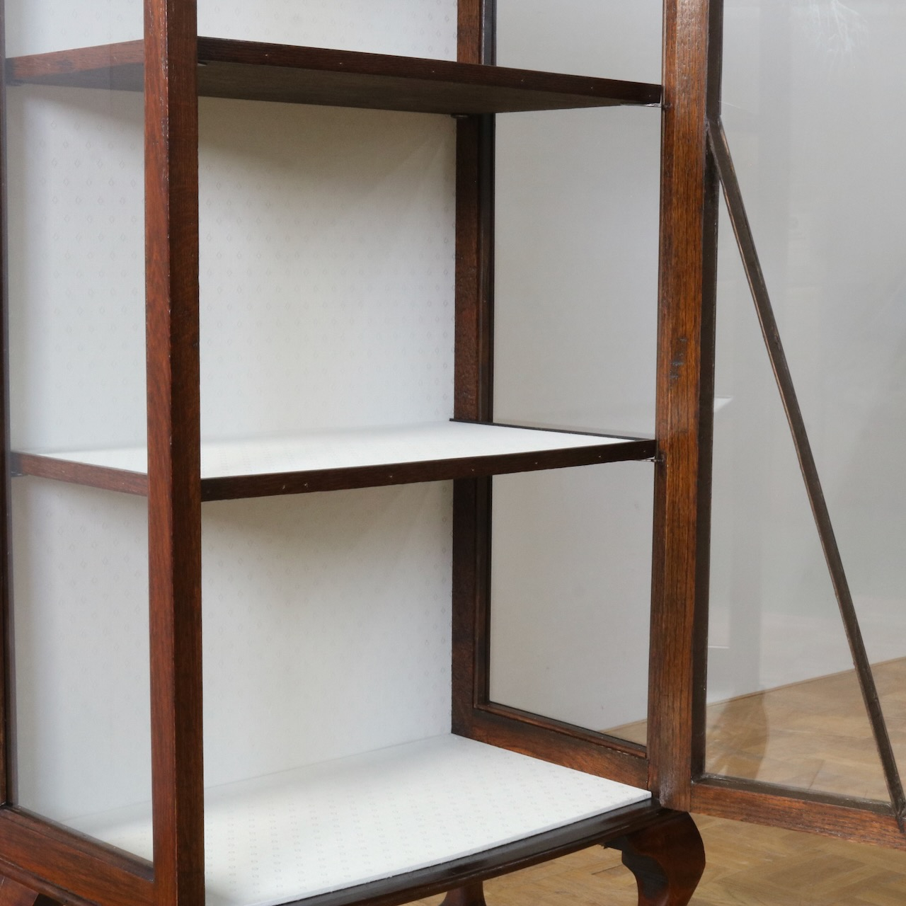 グラスキャビネット