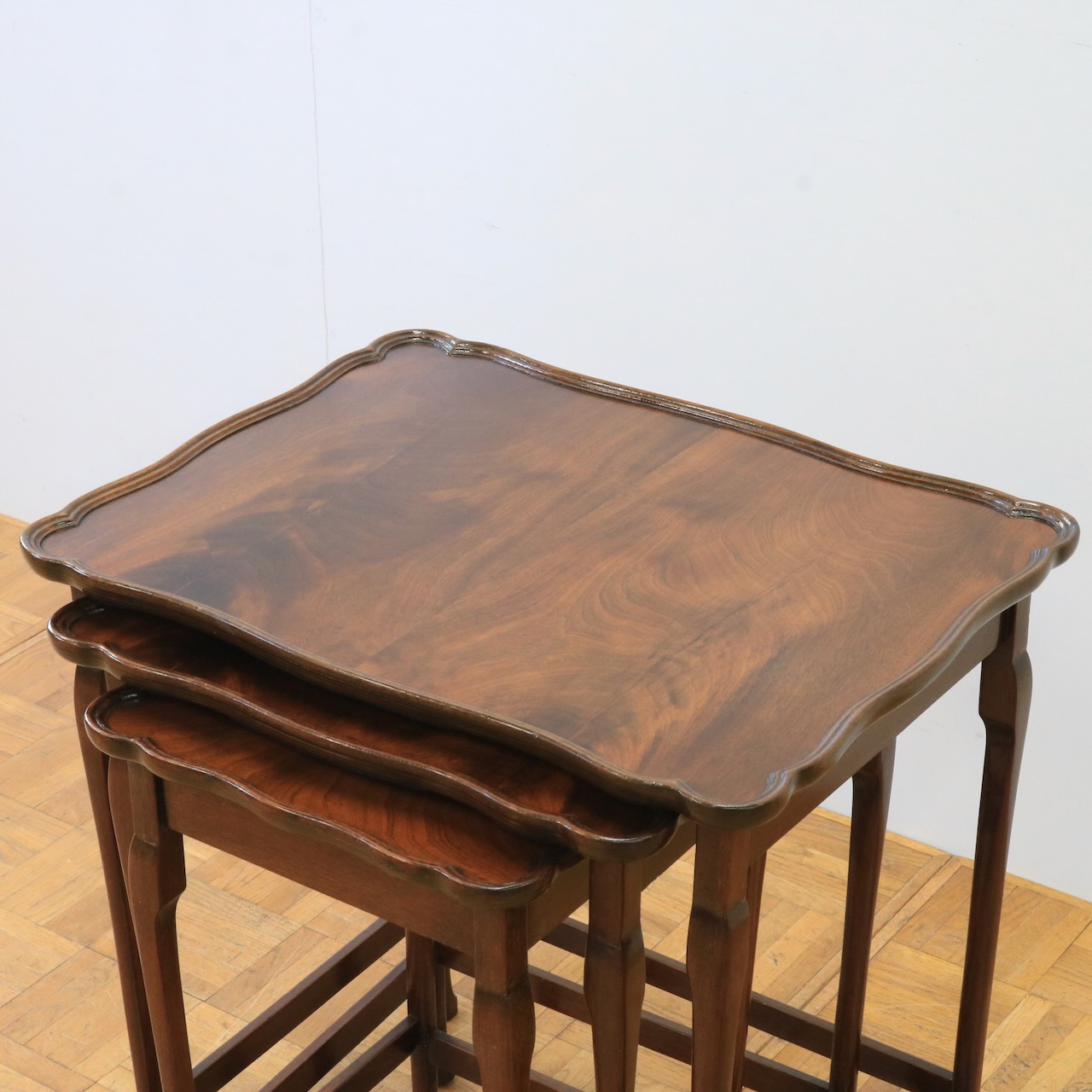 ネストテーブル