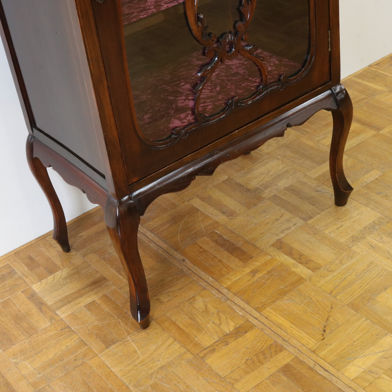 グラスキャビネット