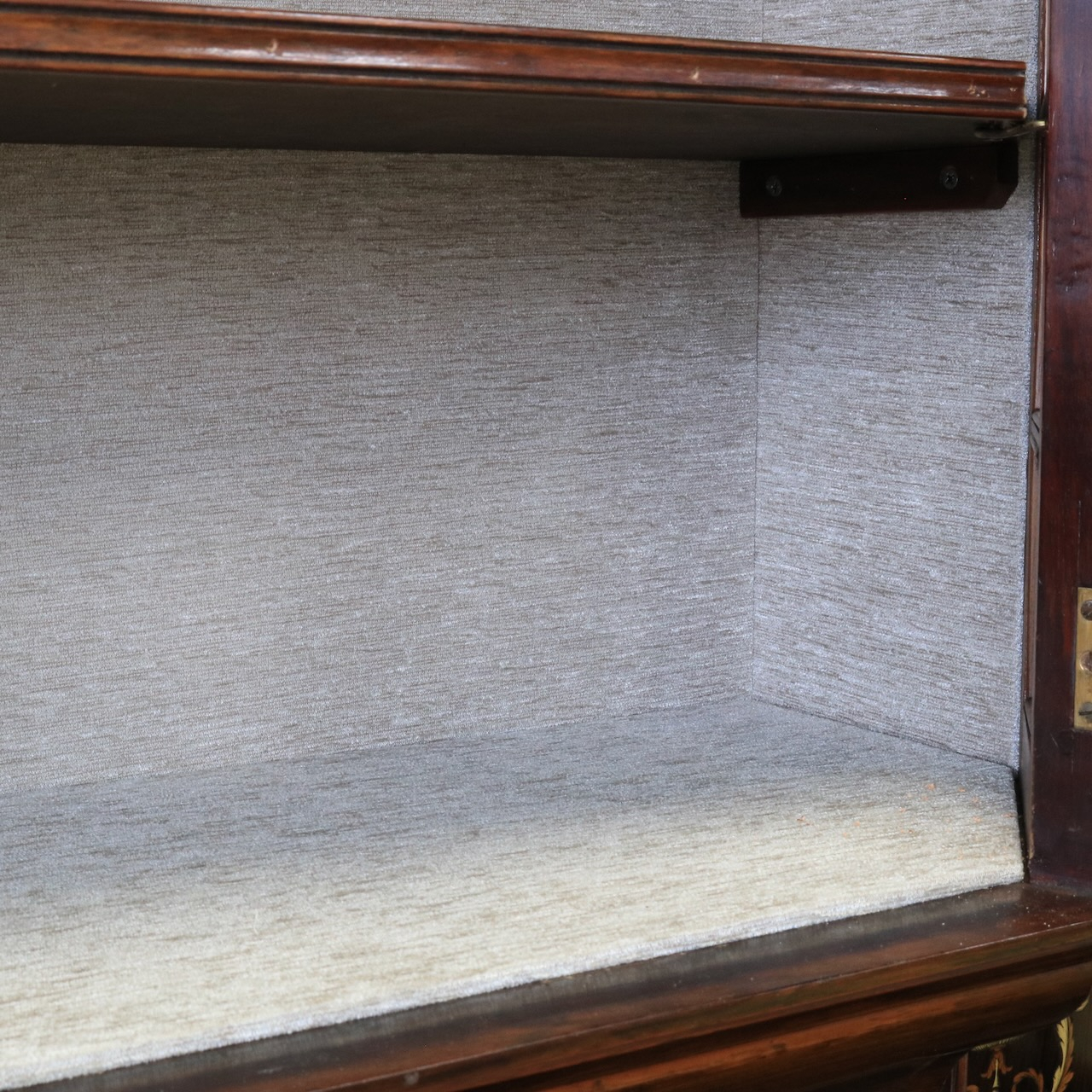 ミラーバックサイドボード