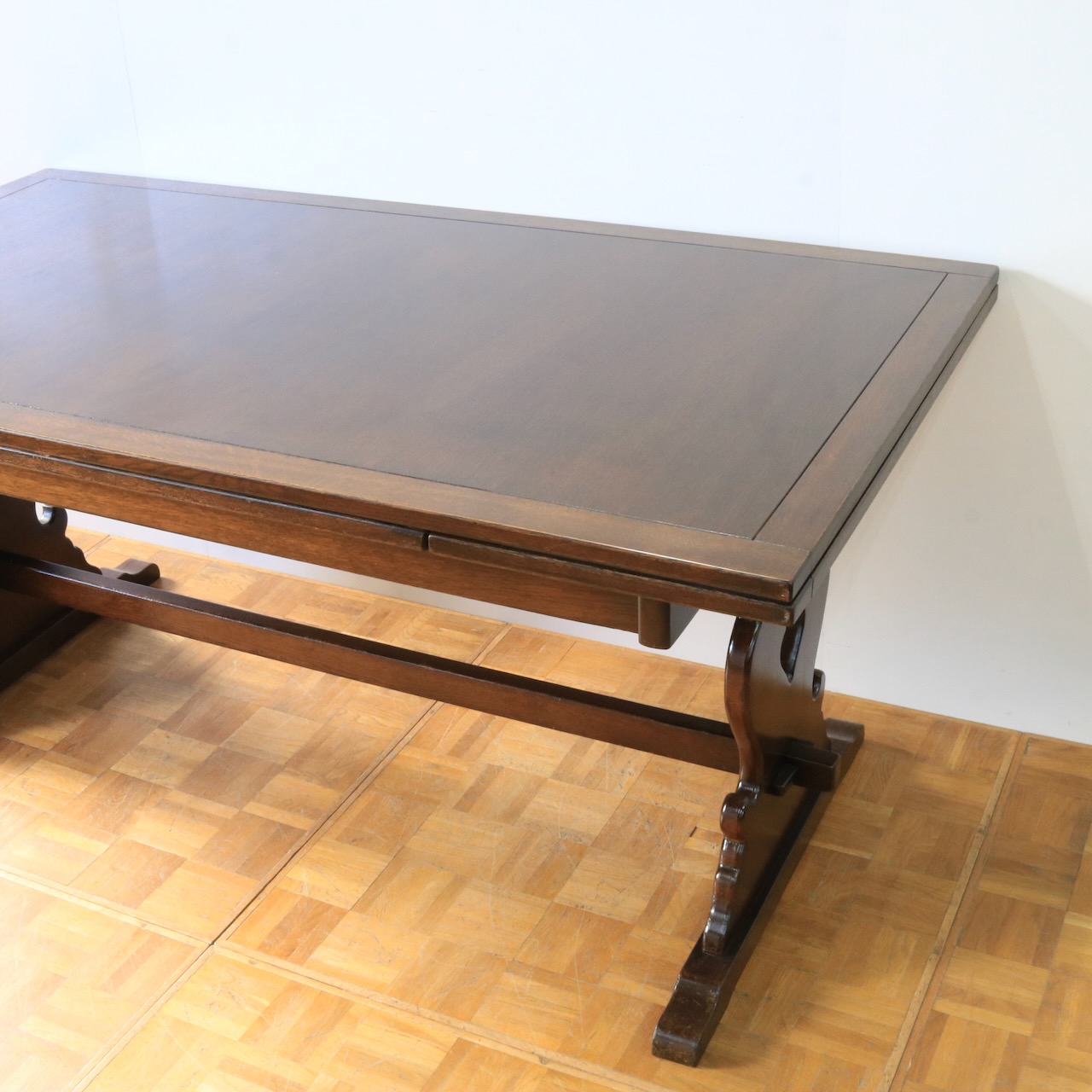 ドローリーフテーブル