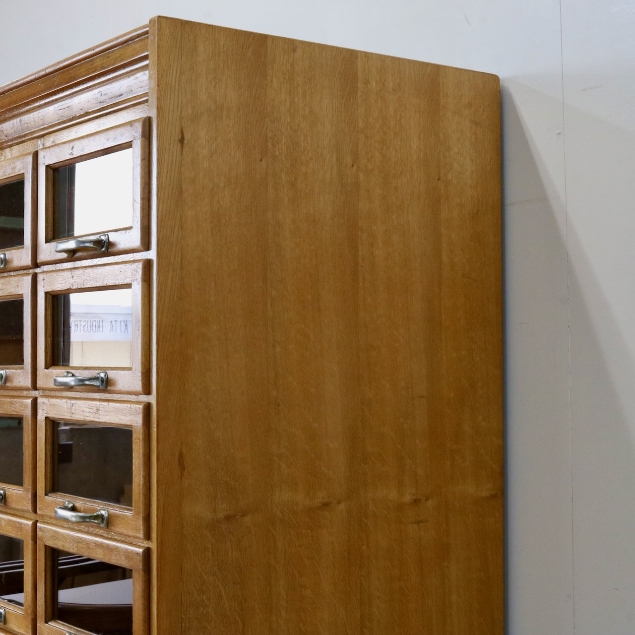 シャツキャビネット