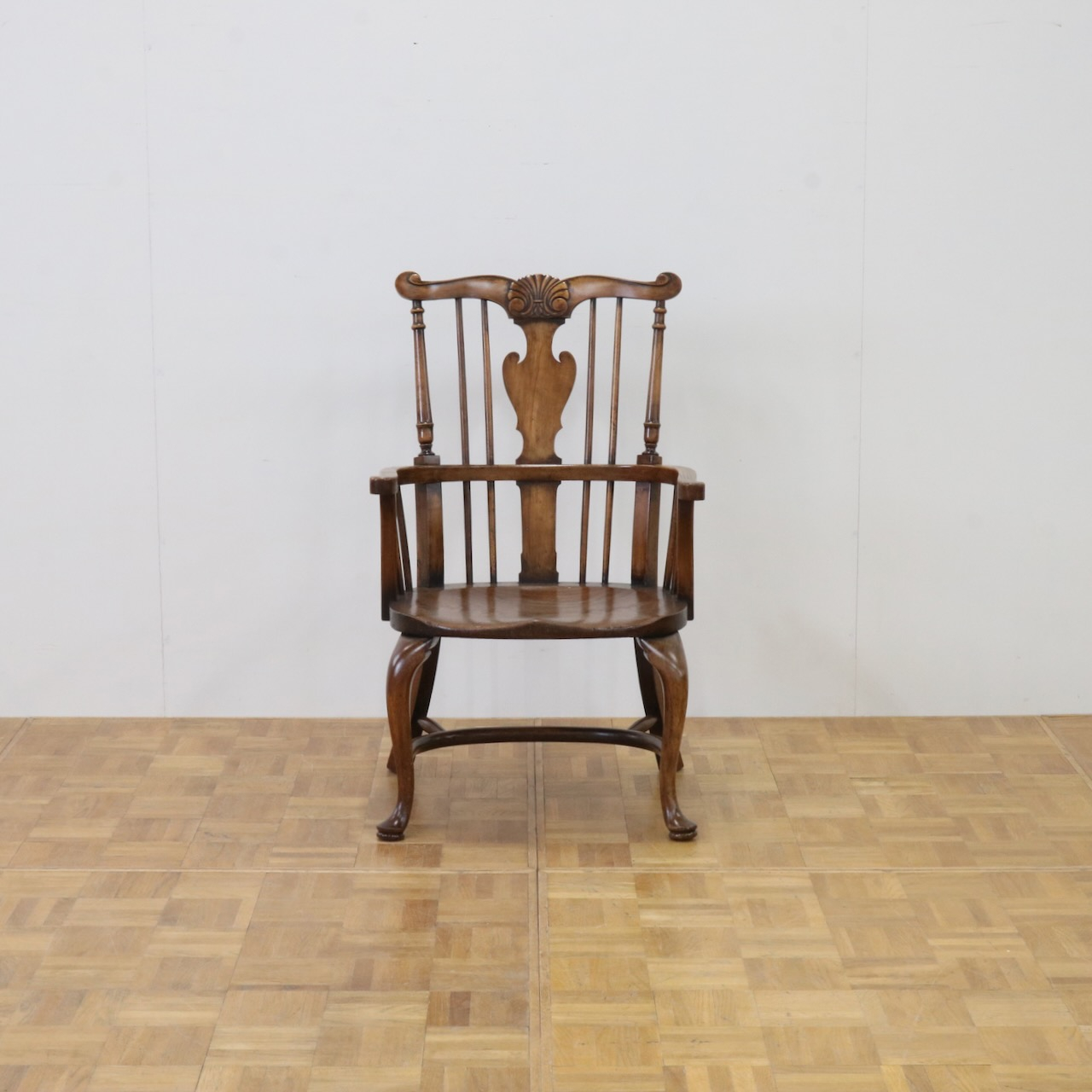 アームチェアー