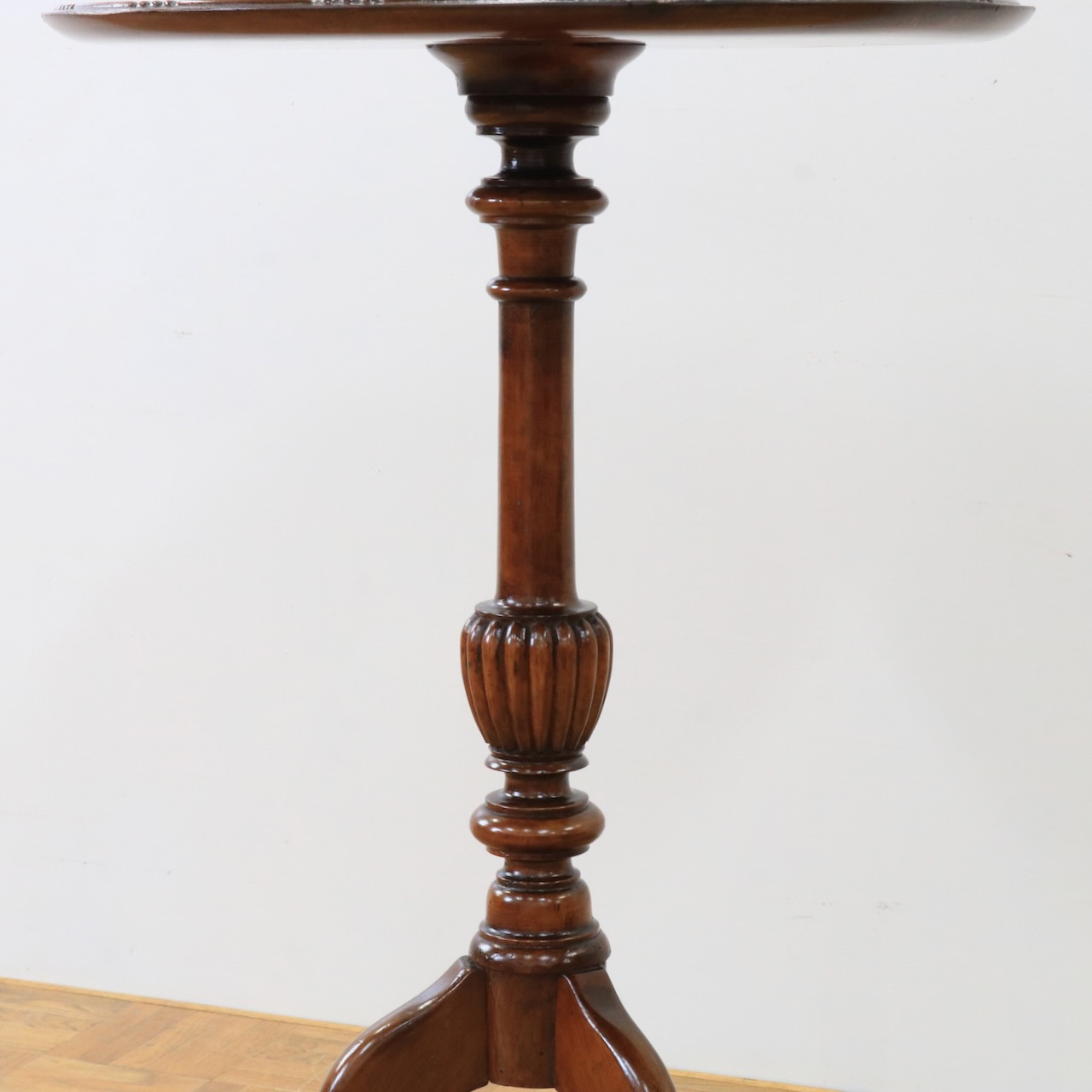 サイドテーブル