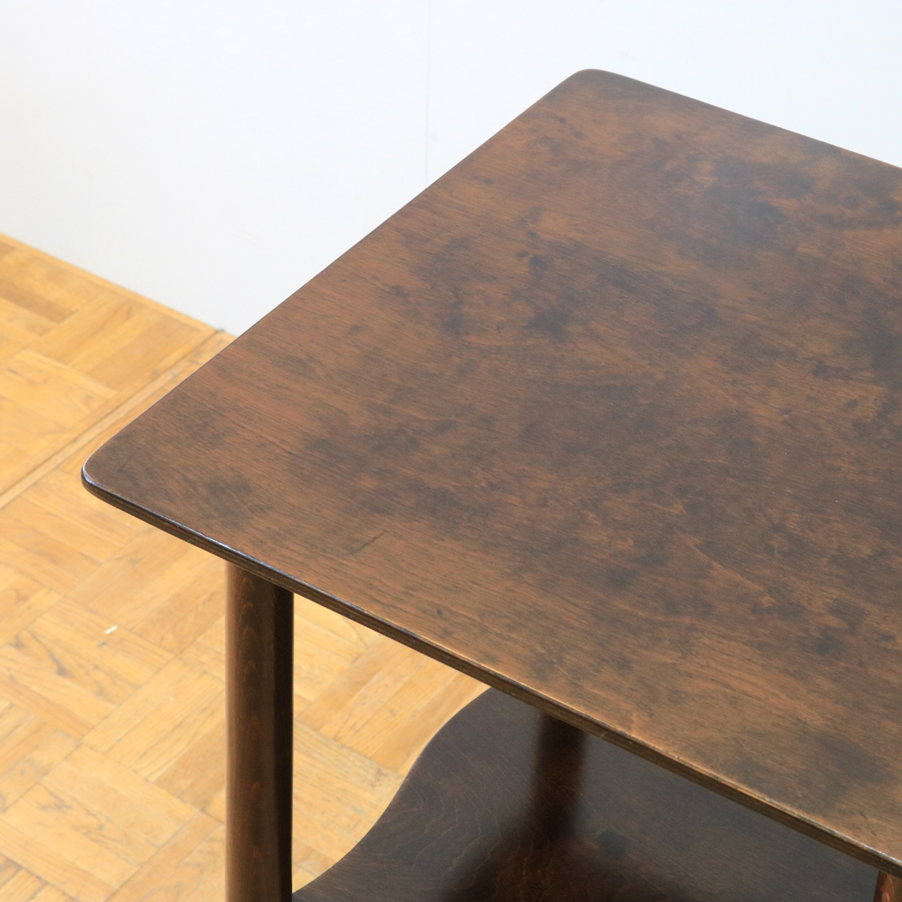 サイドテーブル