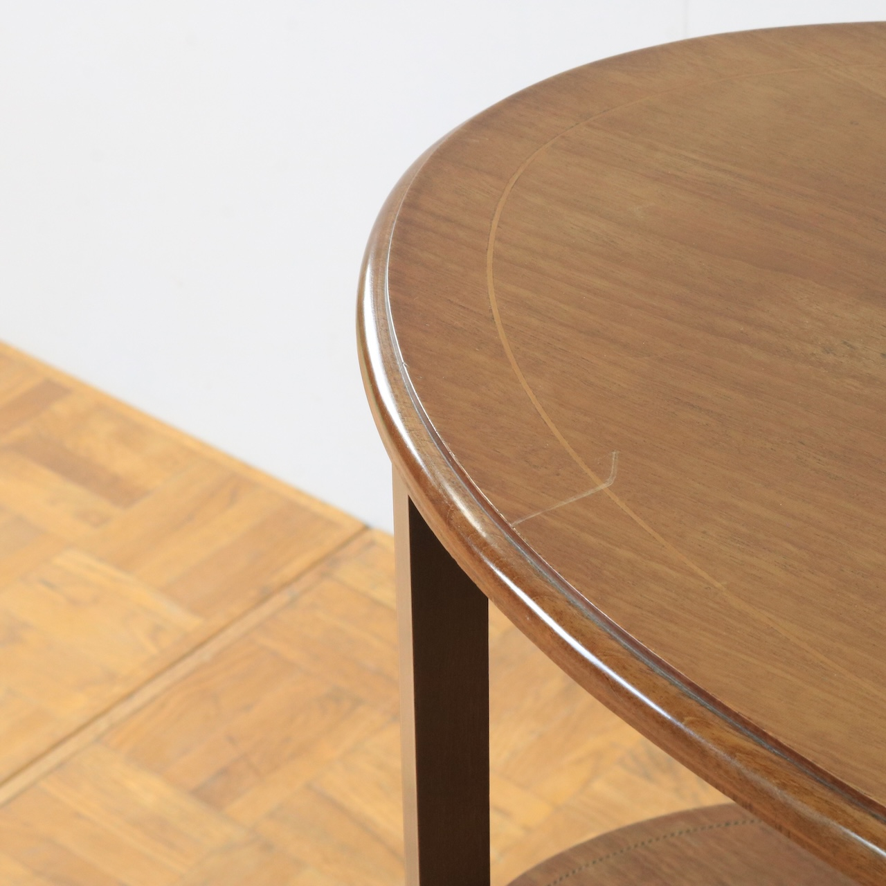 サイドテーブル