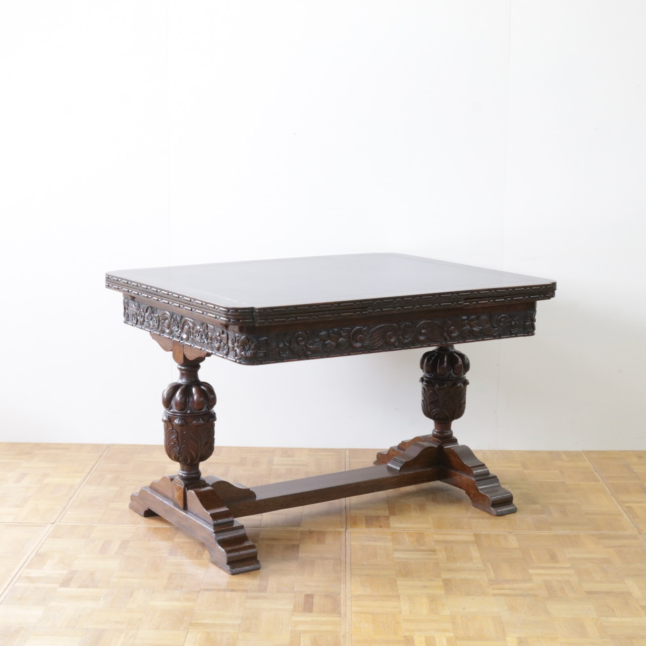 ドローリーフテーブル