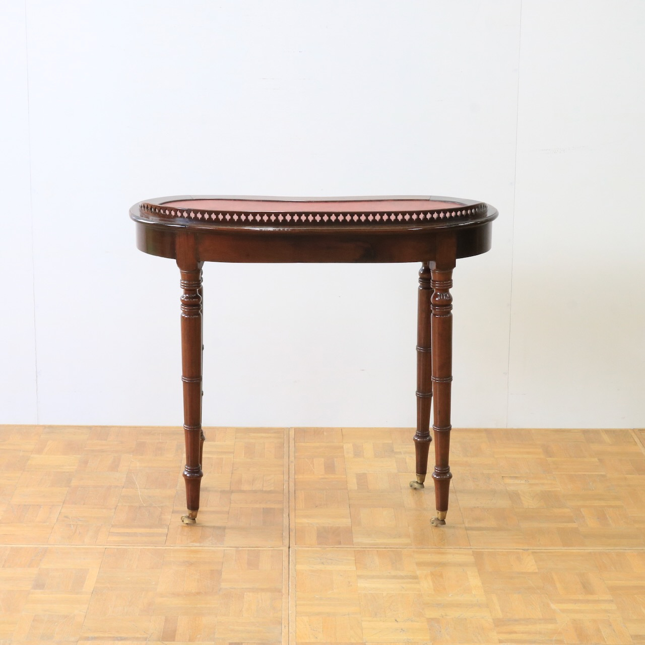 ライティングテーブル