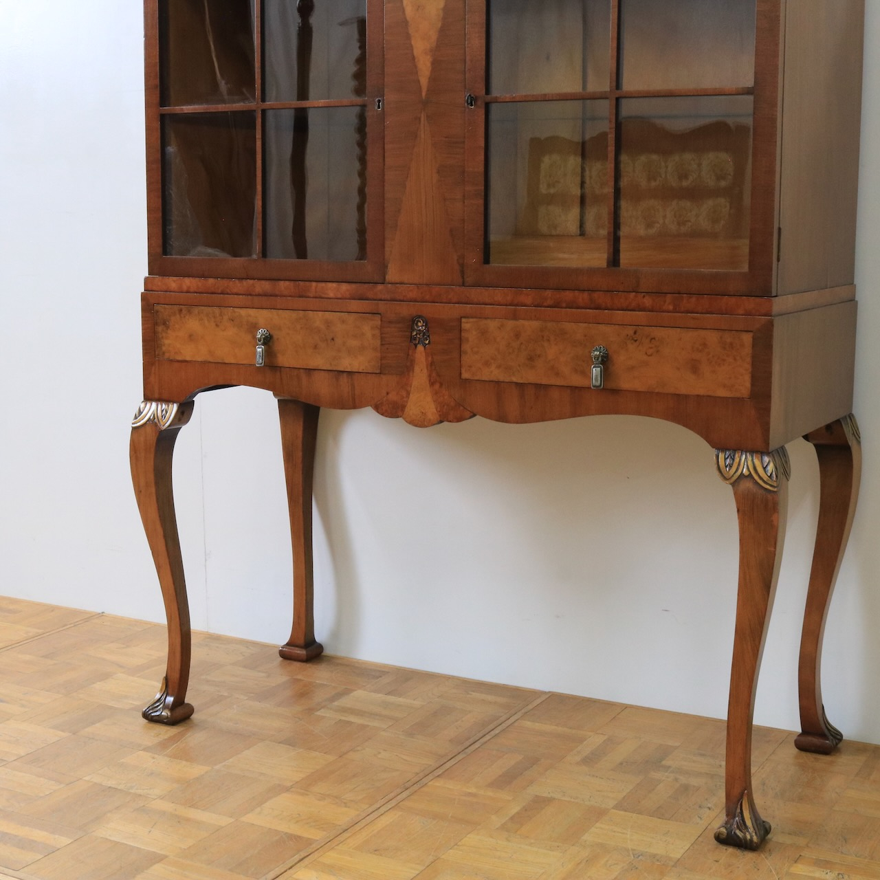 グラスキャビネット