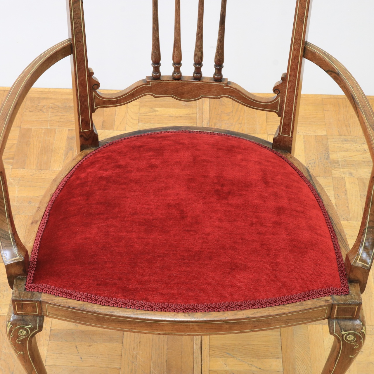 アームチェアー