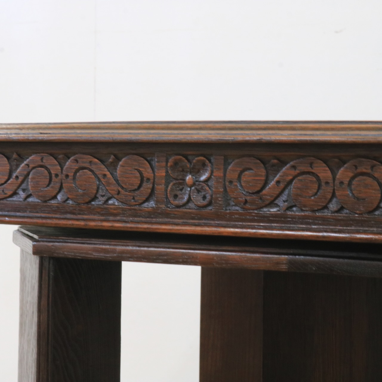 リボルビングブックケース