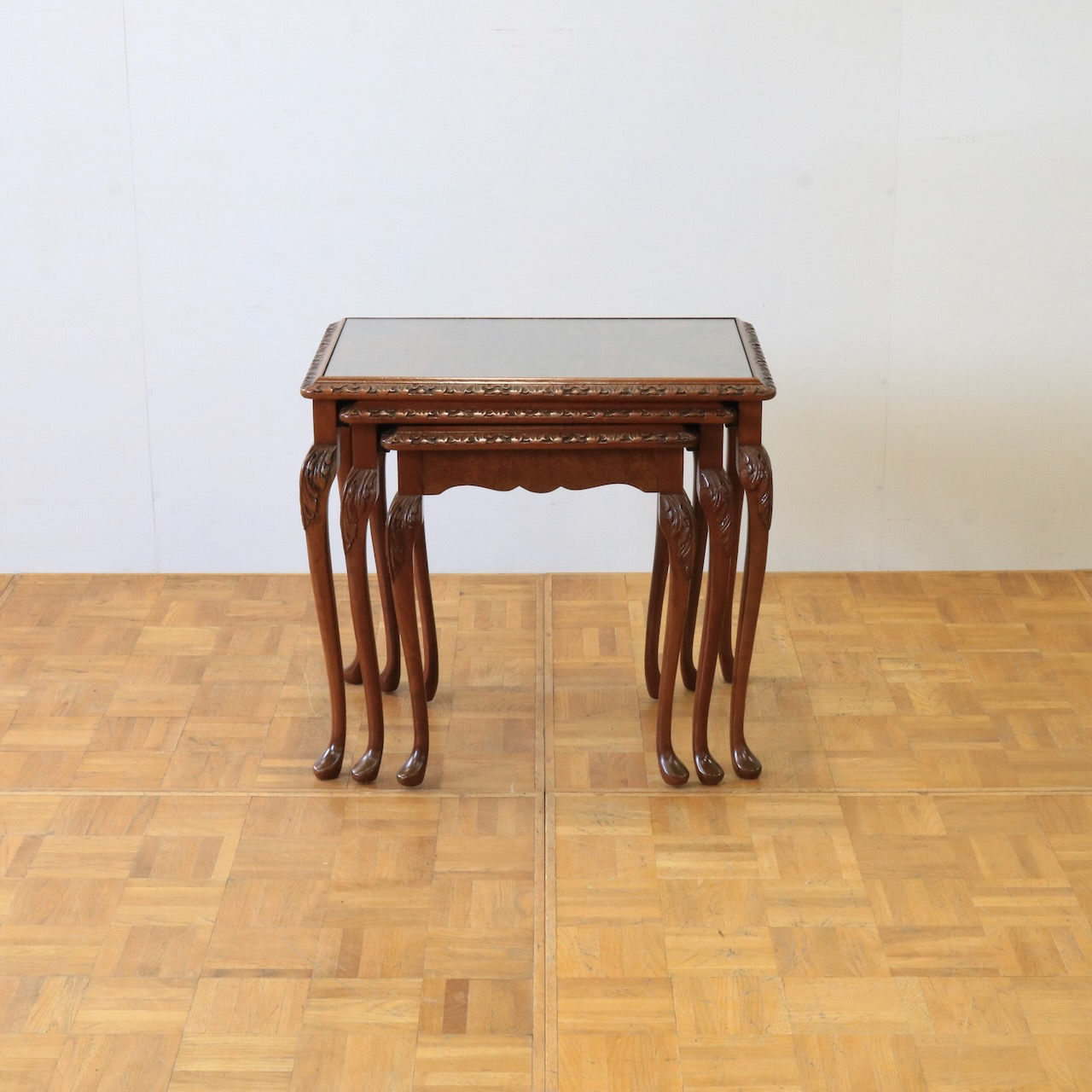 ネストテーブル