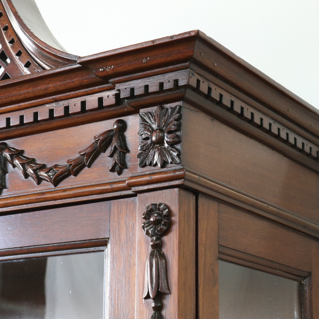 グラスキャビネット