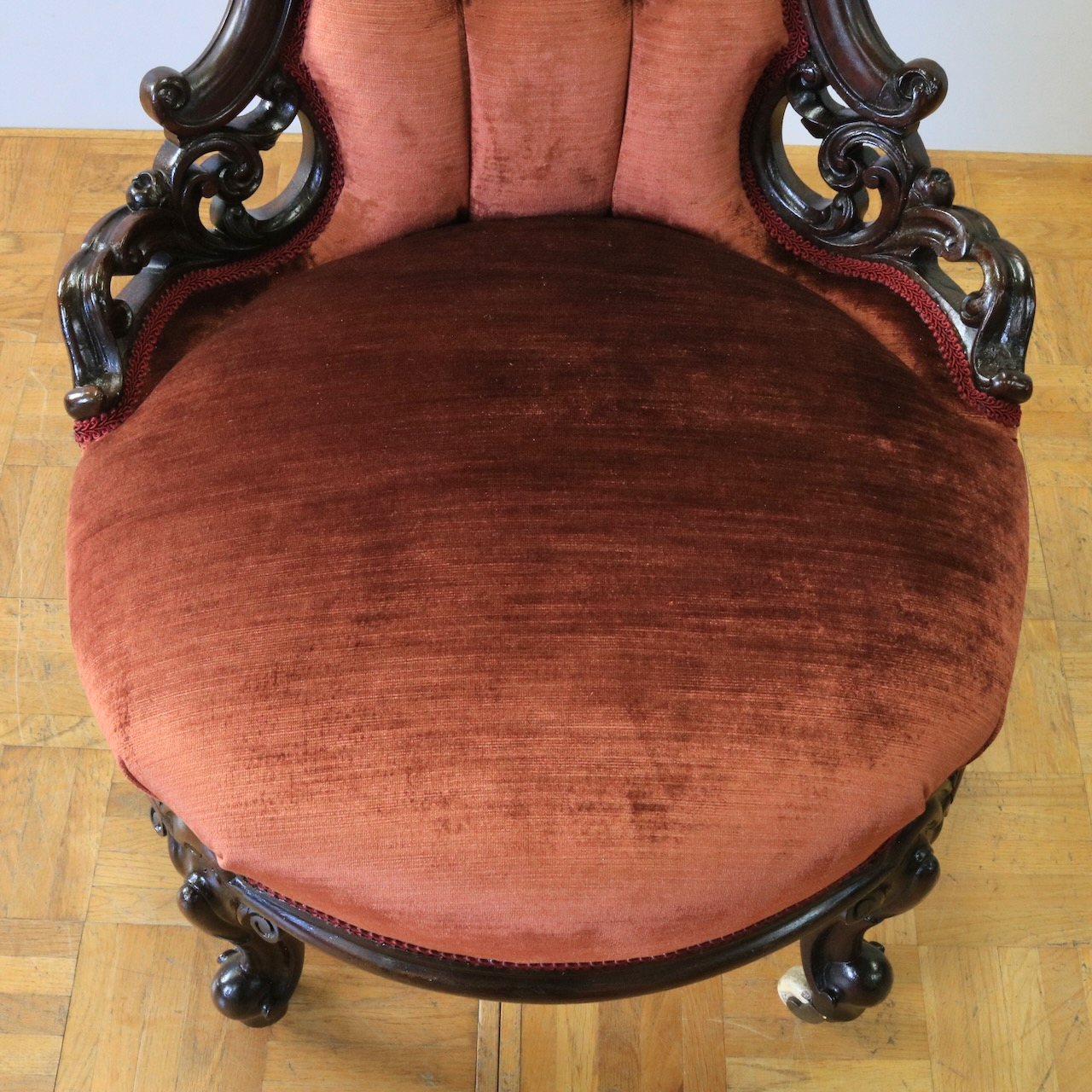 ナーシングチェアー