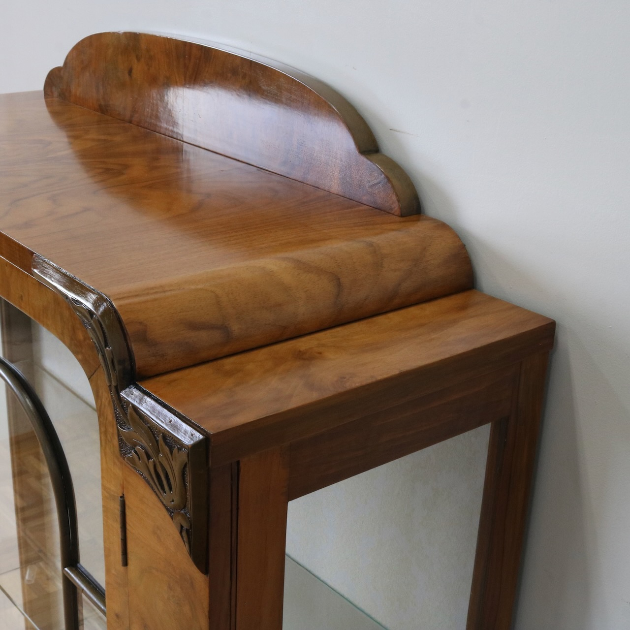 グラスキャビネット