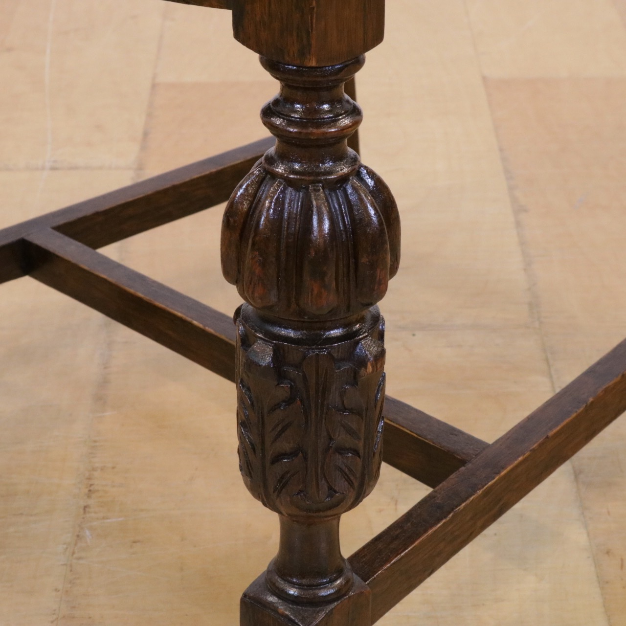 オークチェアー(ミディアムバック) オークチェアー(ミディアムバック)