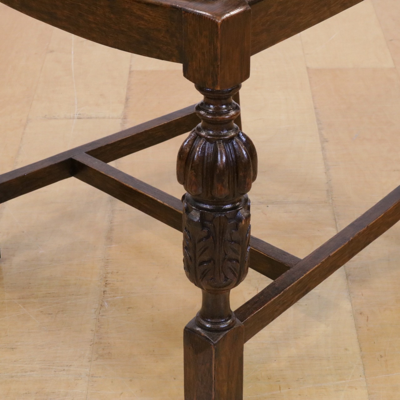 オークチェアー(ミディアムバック) オークチェアー(ミディアムバック)