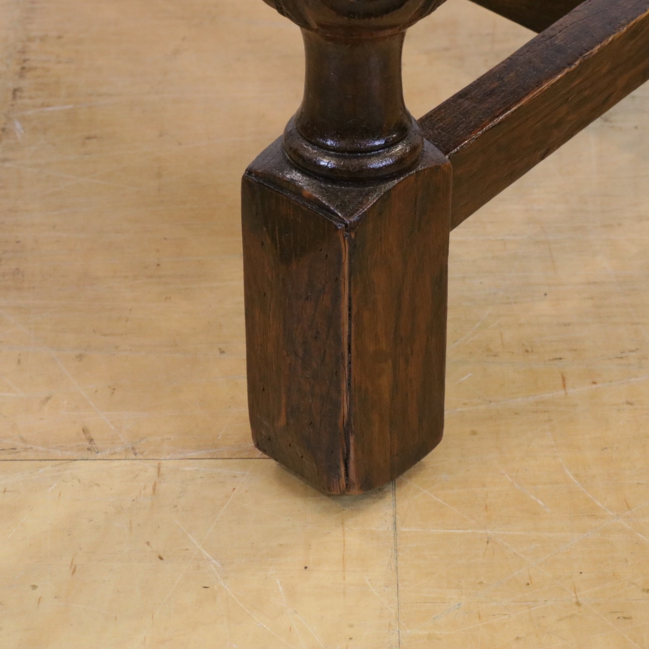 オークチェアー(ミディアムバック) オークチェアー(ミディアムバック)